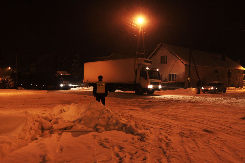 Zablokowane skrzyżowanie w Zalesiu Śląskim; Droga do Czarnocina nieprzejezdna